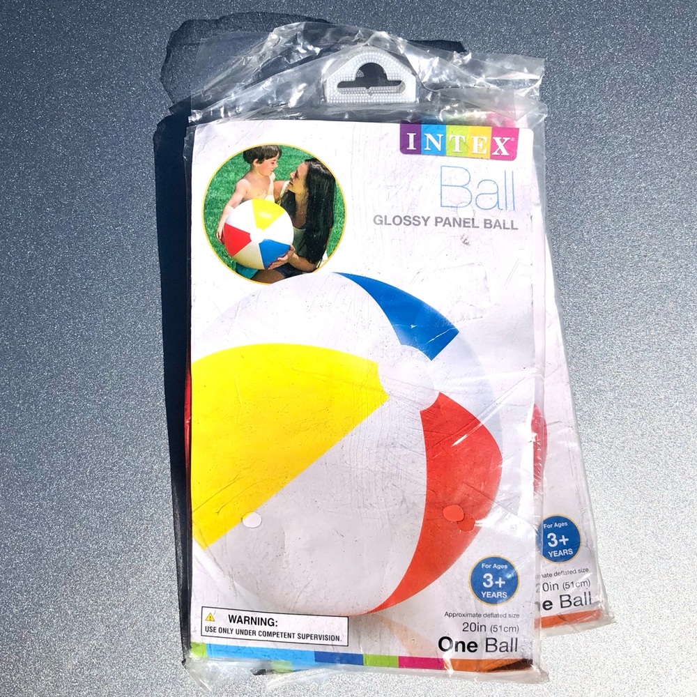 2 Intex 20 Inche Beach Balls (Lot Of Two)